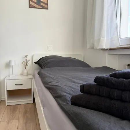 Monteurwohnung Mit Balkon Und Parkplatz Apartmán