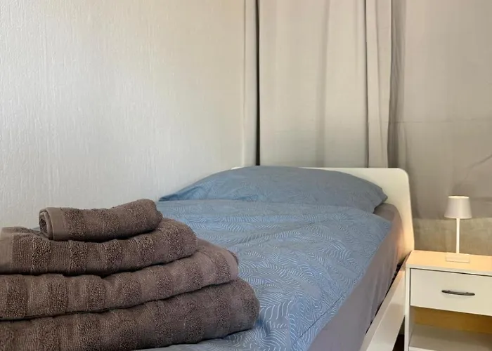 Monteurwohnung Mit Balkon Und Parkplatz